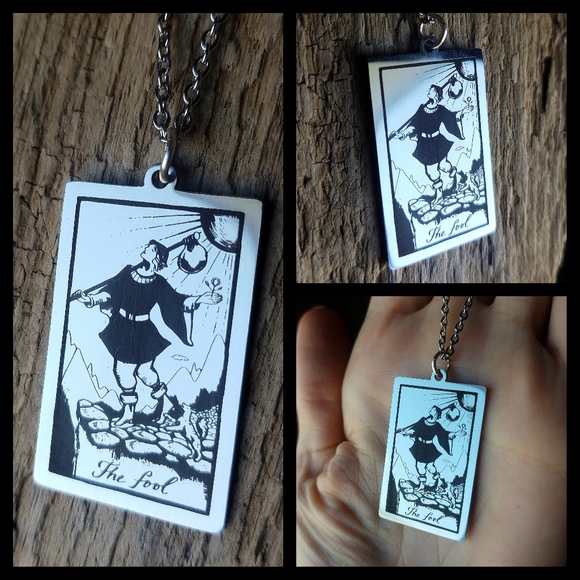 🖤 The Fool- Stainless Tarot Card Necklace - Picture 1 of 6